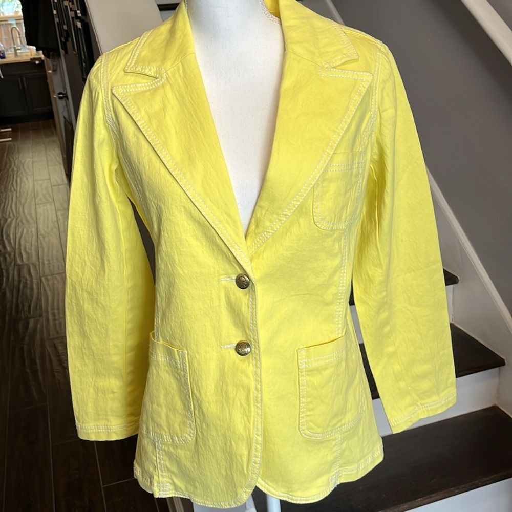 DG 2 by Diane Gilman yellow blazer. White top stitching. Brass buttons & Pockets